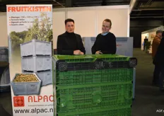 Niels Peereboom en Leroy Kamphuis van Alpac Kunststof Bakken en Pallets. Niels is sinds een paar maanden werkzaam bij Alpac.